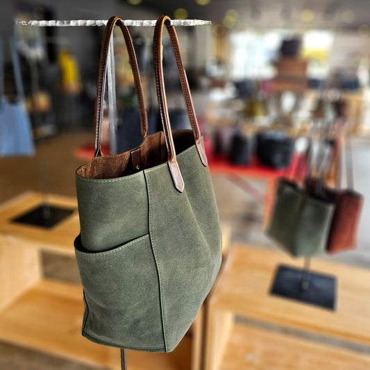 SMALL SLOUCHY POCKET TOTE POPLAR SUEDE