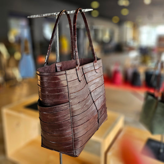 SMALL SLOUCHY POCKET TOTE CHOCOLATE EEL