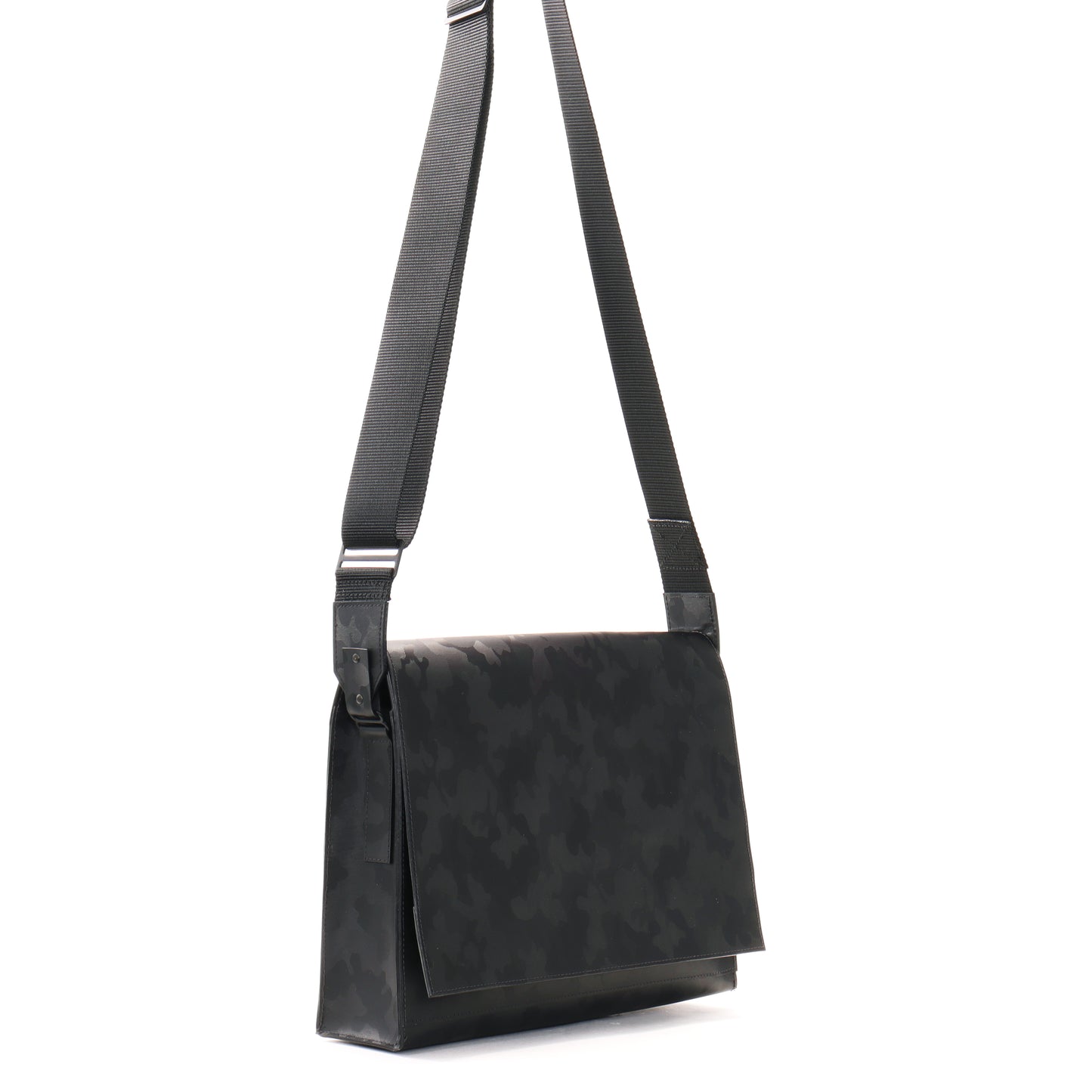 BM.AC MESSENGER MATTE BLACK CAMO