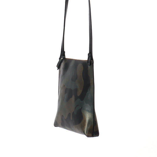 LARGE STRAPPY POUCH CAMO W BLK
