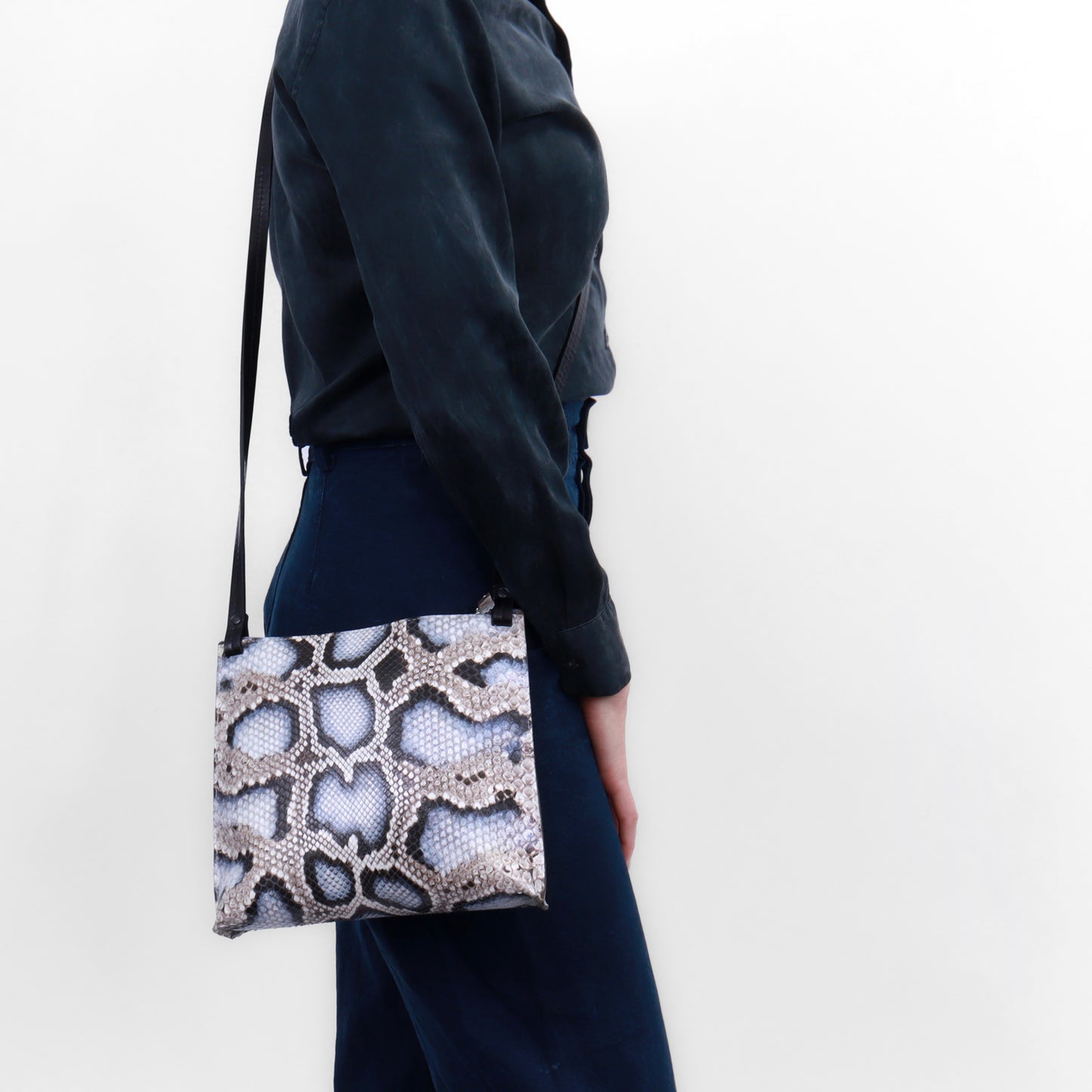 LARGE STRAPPY POUCH HICKORY EMBOSSED GATOR