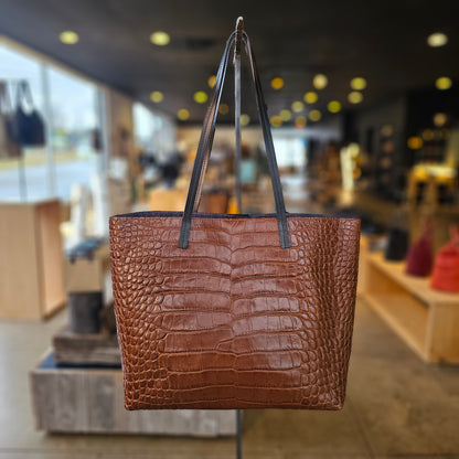 ESSENTIAL TOTE HICKORY EMBOSSED GATOR