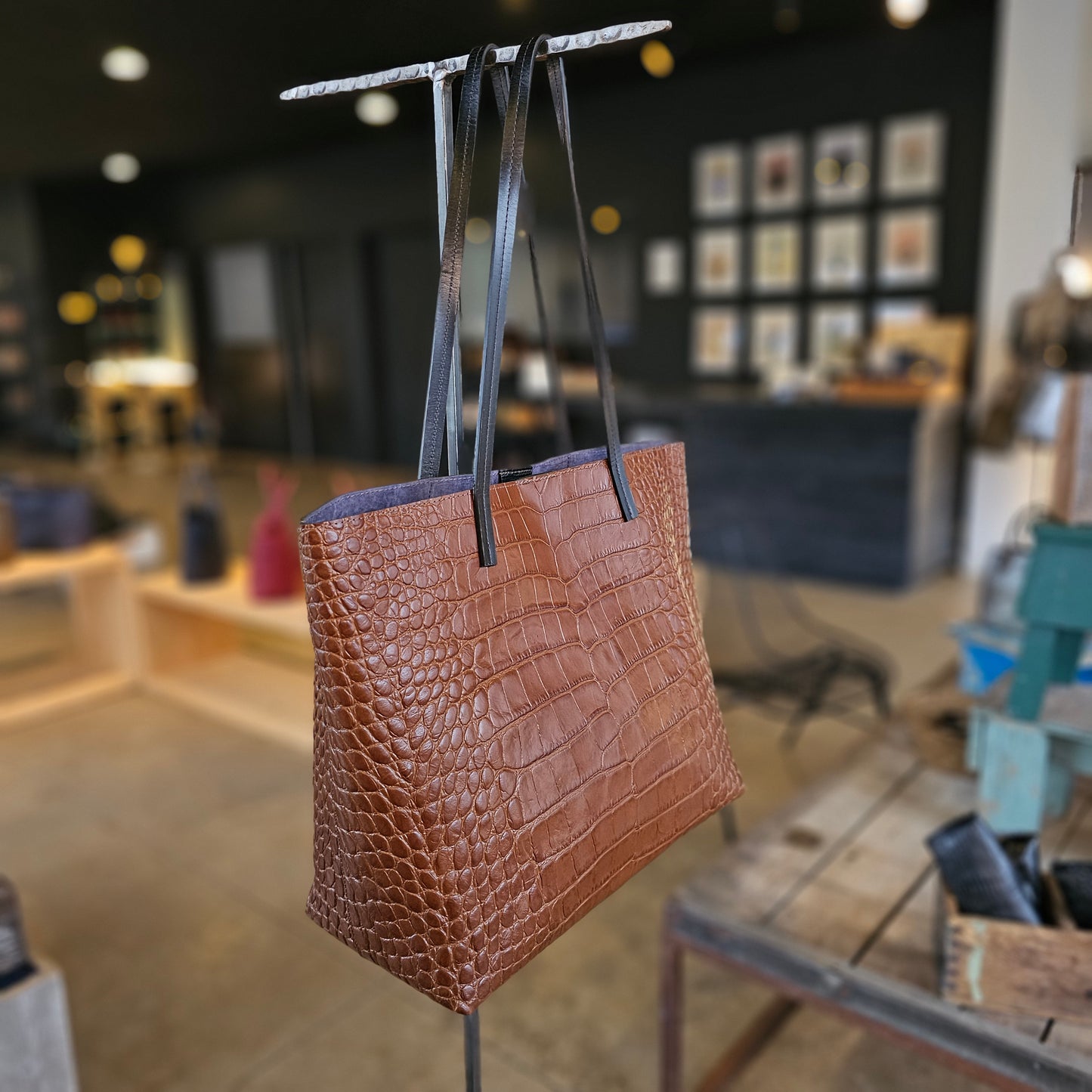 ESSENTIAL TOTE HICKORY EMBOSSED GATOR