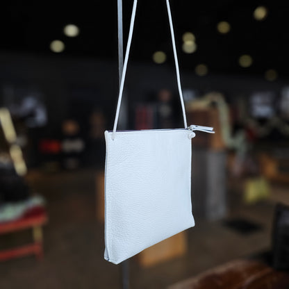 STRAPPY POUCH SNOWY WHITE PEBBLED CALF