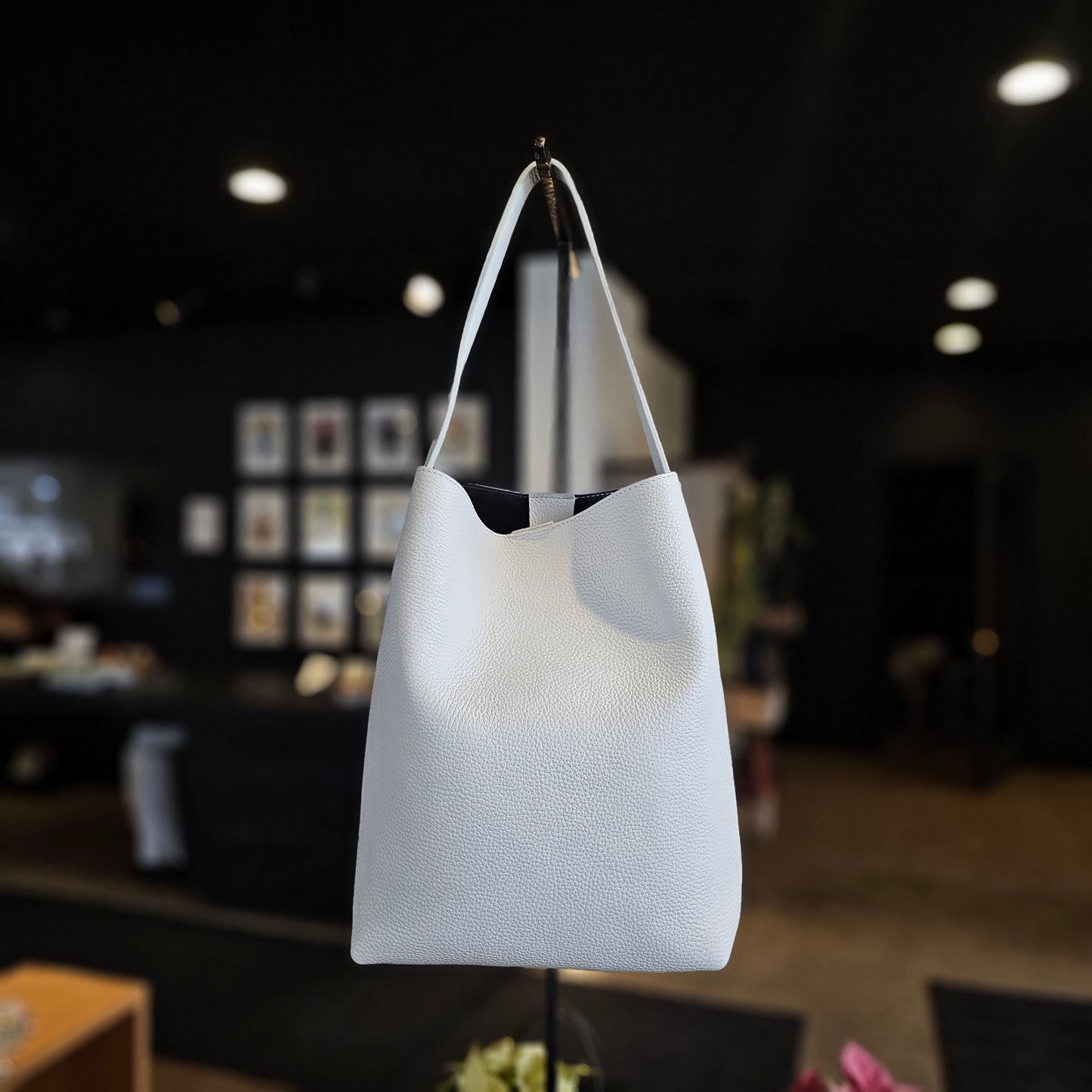 SMALL HOBO SNOWY WHITE PEBBLED CALF