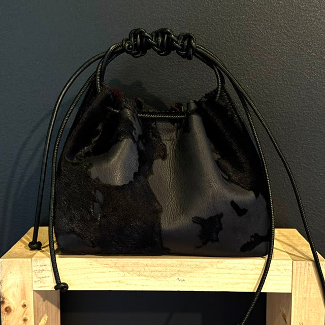 MINI DRAWSTRING BAG SHADOW BLACK HAIR ON CALF