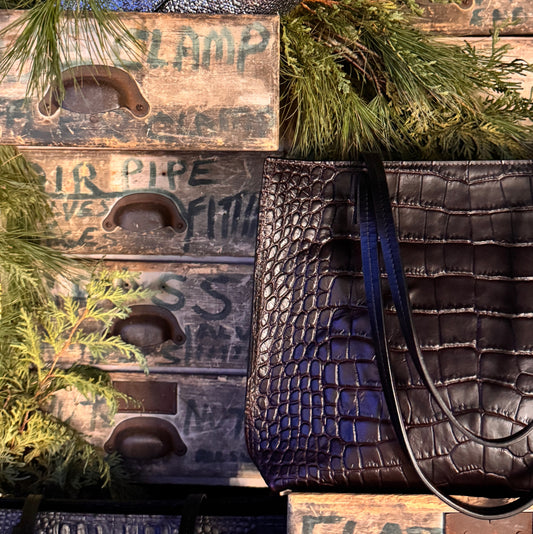 STRAPPY DAYBAG ESPRESSO EMBOSSED GATOR