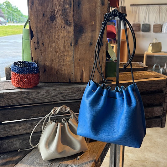 MEDIUM DRAWSTRING HARBOR BLUE PEBBLED CALF
