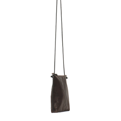 STRAPPY POUCH CAROB RUMPLED SHEEPSKIN