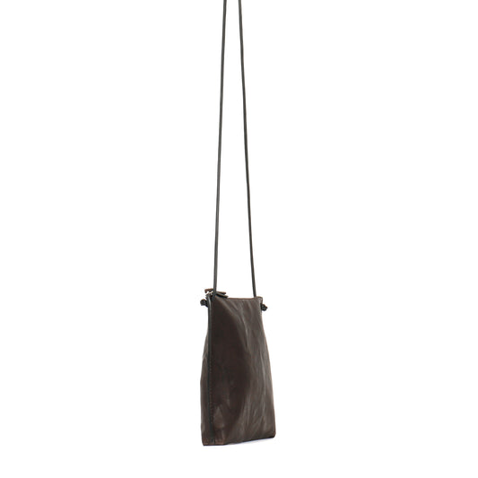 STRAPPY POUCH CAROB RUMPLED SHEEPSKIN