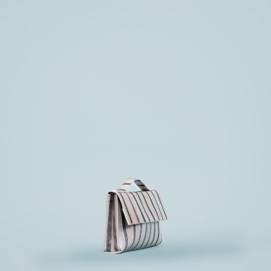 TOP HANDLE CLUTCH STRIPED EEL