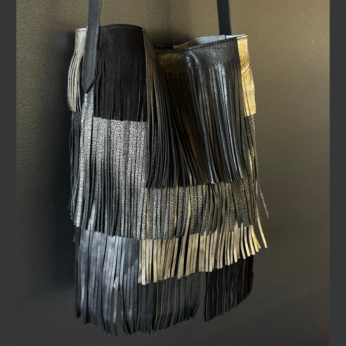 SMALL HOBO BLACK AND METALLIC W/ FRINGE