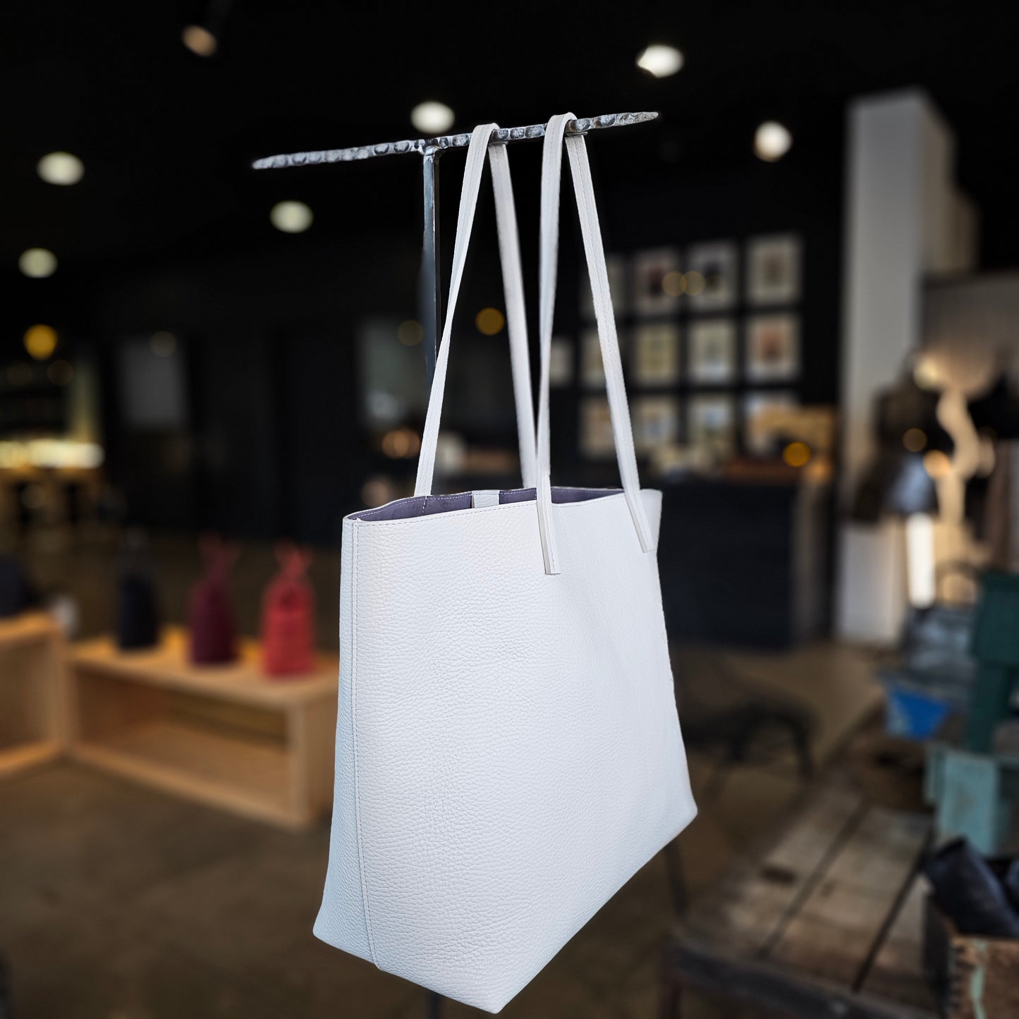 ESSENTIAL TOTE SNOWY WHITE PEBBLED CALF