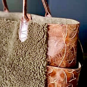 SMALL SLOUCHY POCKET TOTE BROWN FLORENTINE WITH OLIVE CURLY SHEARLING PANEL