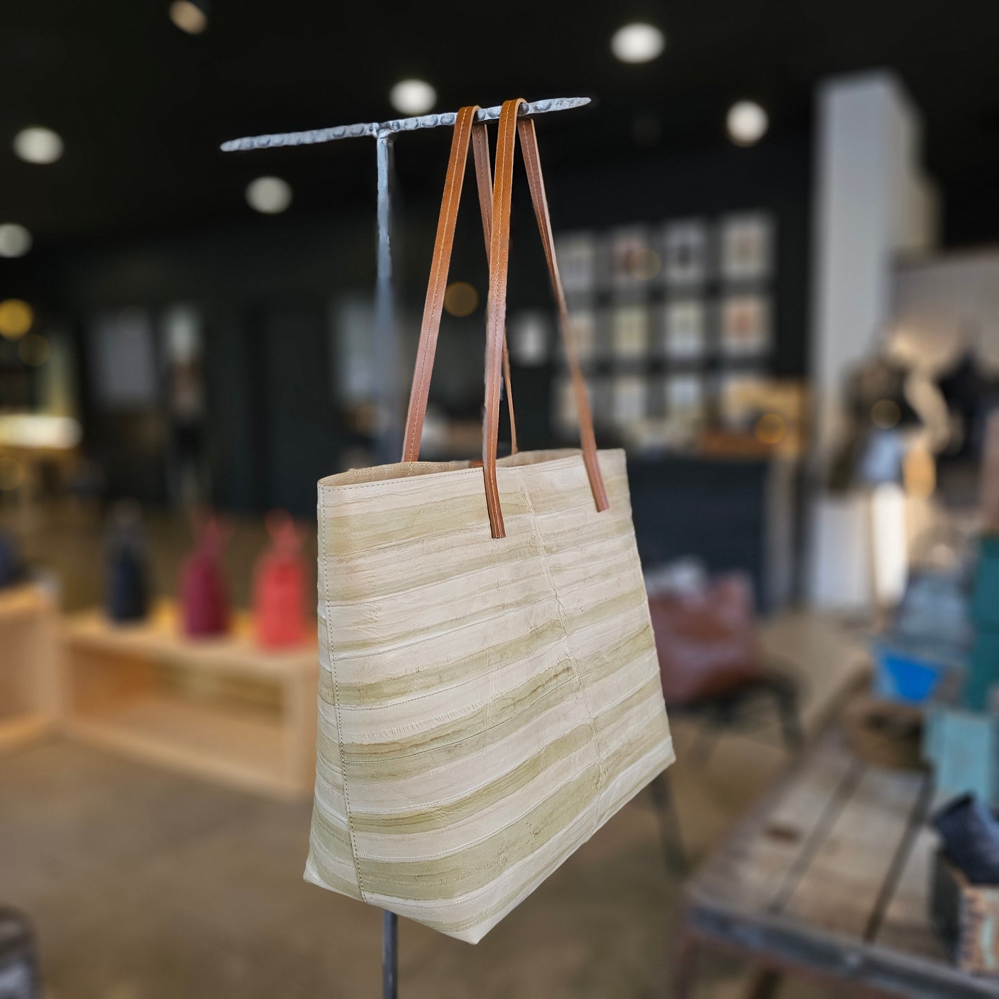 ESSENTIAL TOTE HAND PAINTED EEL